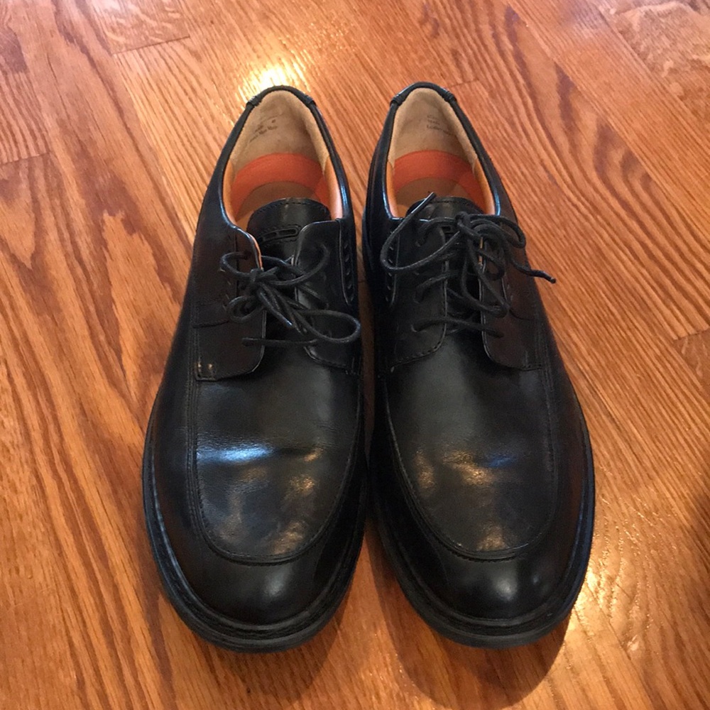 Clarks black leather dress shoes worn once size 8W